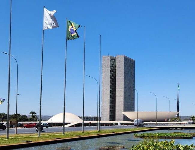 Despesas do Brasil atingem quase R$ 5 trilhões ao final de 2025