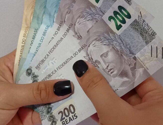 Ministério do Planejamento confirma aumento do salário mínimo para R$ 1.621 em 2026