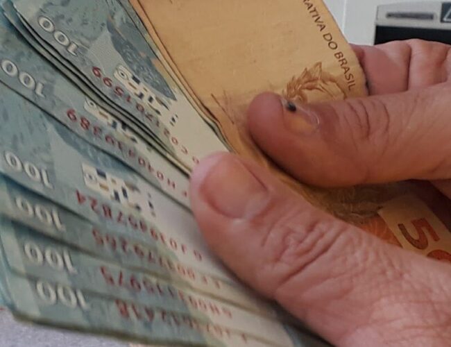 Governo revê para baixo estimativa do salário mínimo de 2026, prevendo valor de R$ 1,627