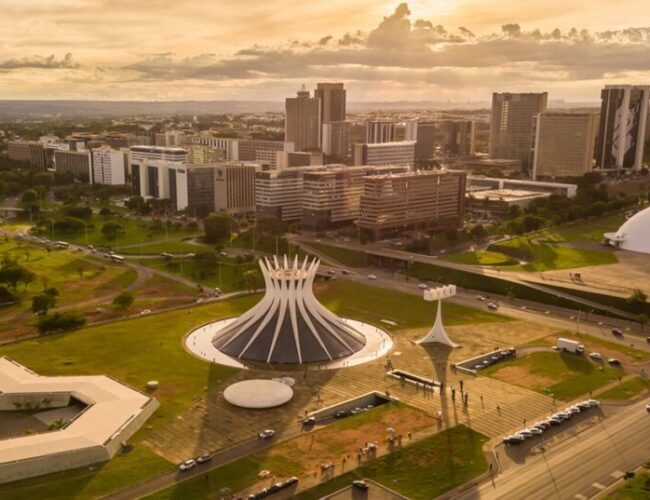 Despesas ultrapassam receita e projetam déficit de R$ 5,2 trilhões para 2025