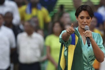 Michelle se encontra com Gilmar Mendes para discutir possível prisão domiciliar de Bolsonaro