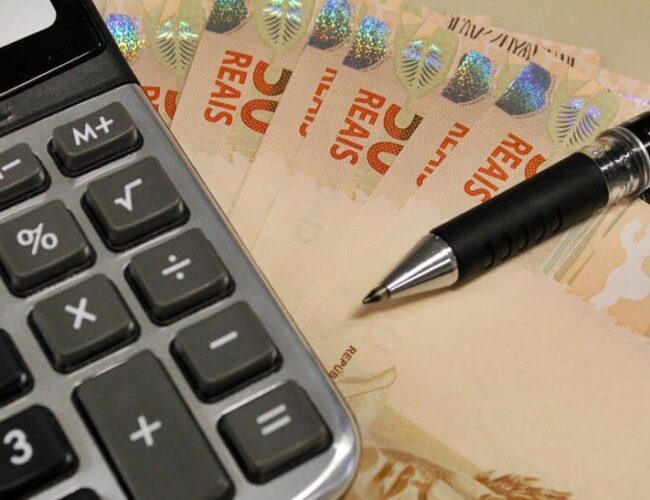 Salário mínimo de R$ 1.621 passa a vigorar a partir de agora