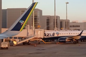 Decolar e Azul Linhas Aéreas são punidas por recusar reembolso total de passagem cancelada