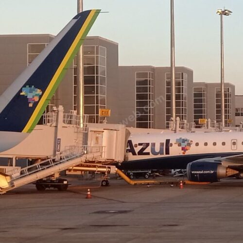 Decolar e Azul Linhas Aéreas são punidas por recusar reembolso total de passagem cancelada