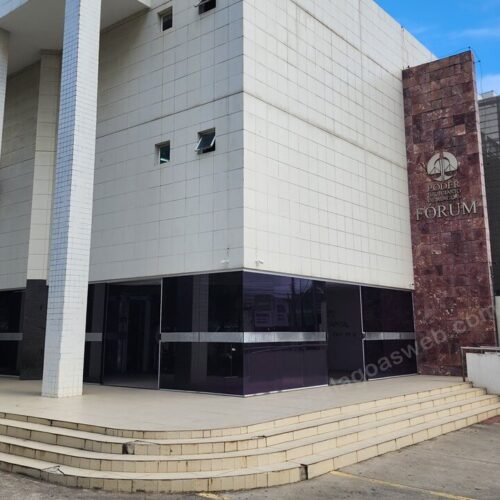 Decisão judicial obriga convênio médico a indenizar paciente em R$ 30 mil devido a atraso que piorou lesão