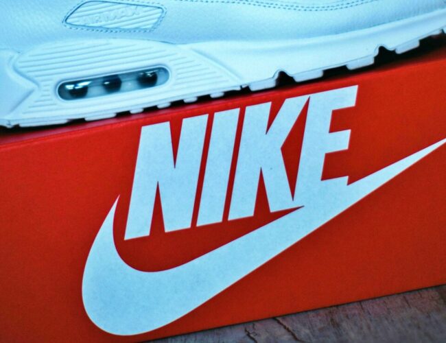 Decisão judicial em Alagoas determina que Nike pague compensação a cliente por falha em produto
