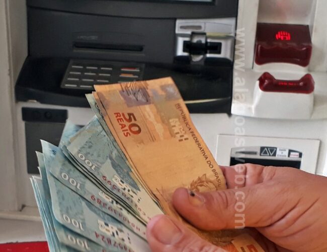 Salário dos servidores de São Miguel dos Campos será depositado nesta quinta-feira, 26, pela Prefeitura.