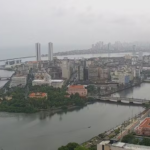 Carnaval sob a água: Recife revive caos com ruas alagadas