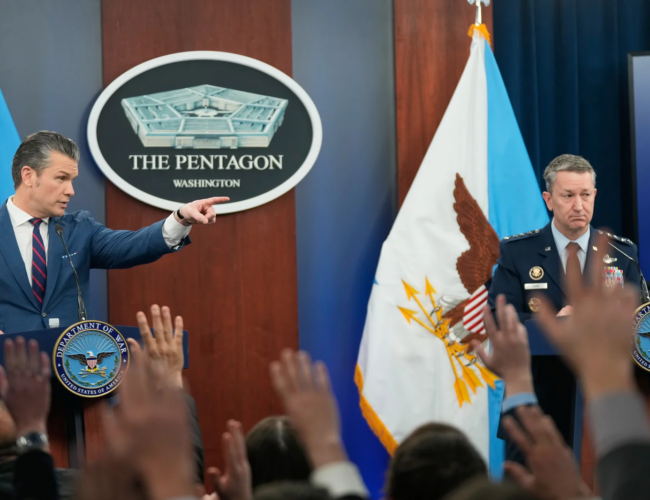 Estados Unidos dizem ter afundado navios iranianos no Golfo de Omã e ampliam ofensiva contra o Irã