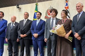 Rosana Valle recebe maior honraria da Alesp com apoio de lideranças da direita